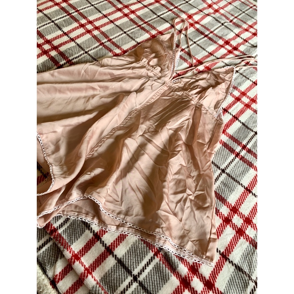 🎉 Silk Blush and Lace Romper 🎉